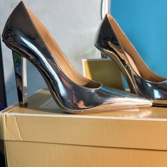 NIB Michael Kors Halle Leather Metallic Pump Heels Silver S US 7 - Picture 3 of 4